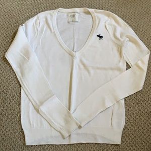 White v-beck sweater